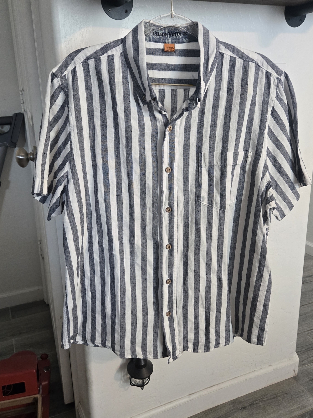 Tailor Vintage Men’s Short-Sleeve Blue & White Striped Button-Up Shirt Large